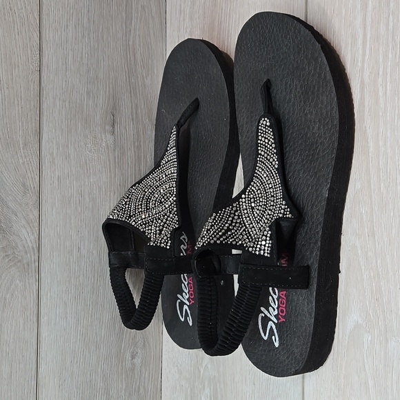 Skechers Womens Yoga Foam Thong Rhinestone T strap Sandals Flats shoes sz 9 - Picture 2 of 9